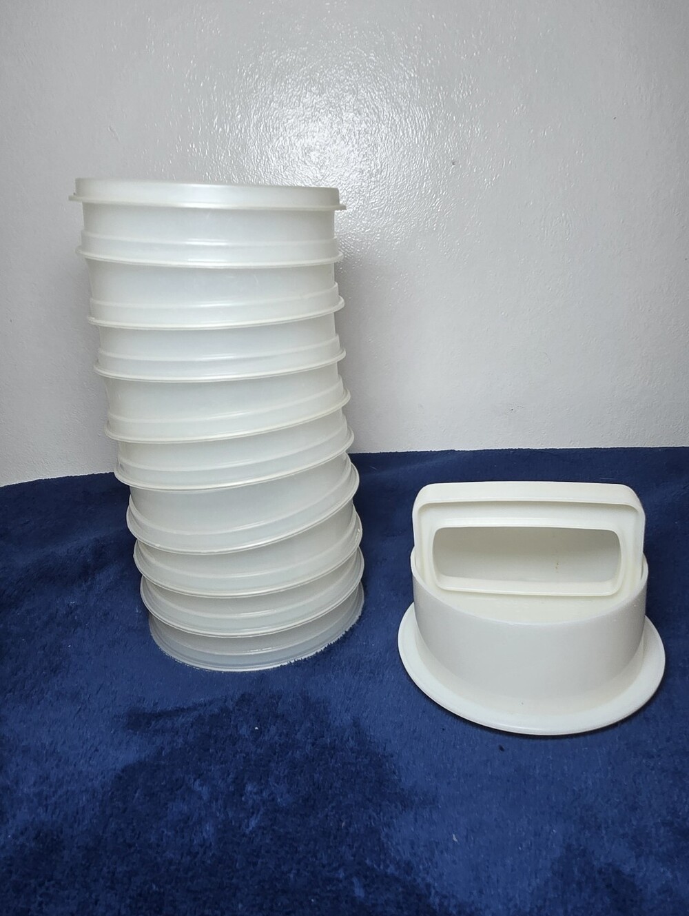 12 Piece VTG Tupperware 1/4# Hamburger Keepers 1 Lid 2 Pc Press & 9 Keepers